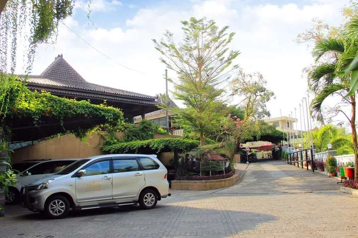 Депок: Front One Resort Yogyakarta