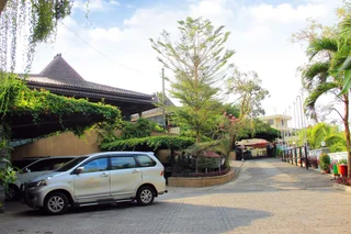 Депок: Front One Resort Yogyakarta