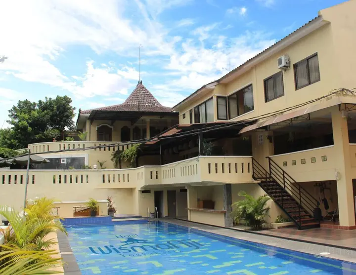 Депок: Front One Resort Yogyakarta
