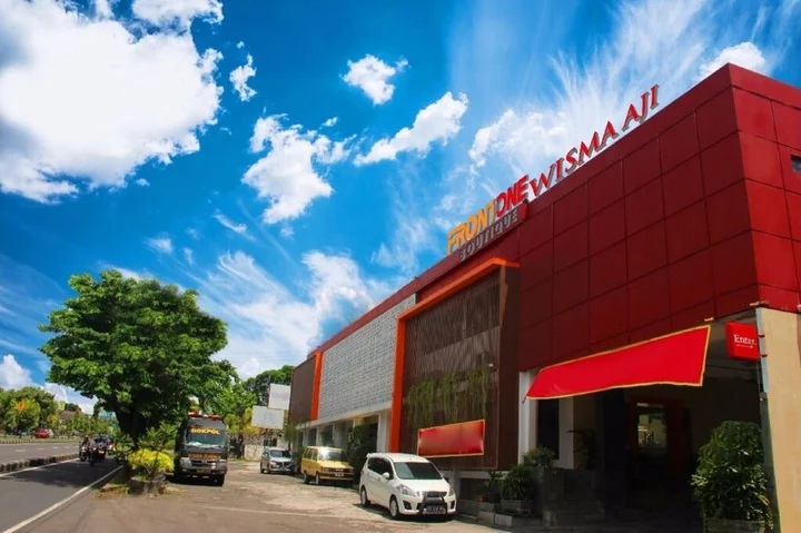 Депок: Front One Resort Yogyakarta