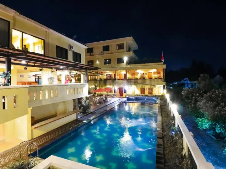 Депок: Front One Resort Yogyakarta