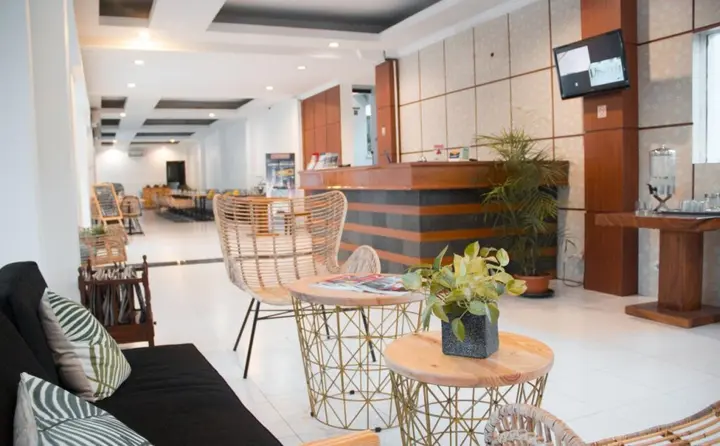 Депок: Front One Resort Yogyakarta