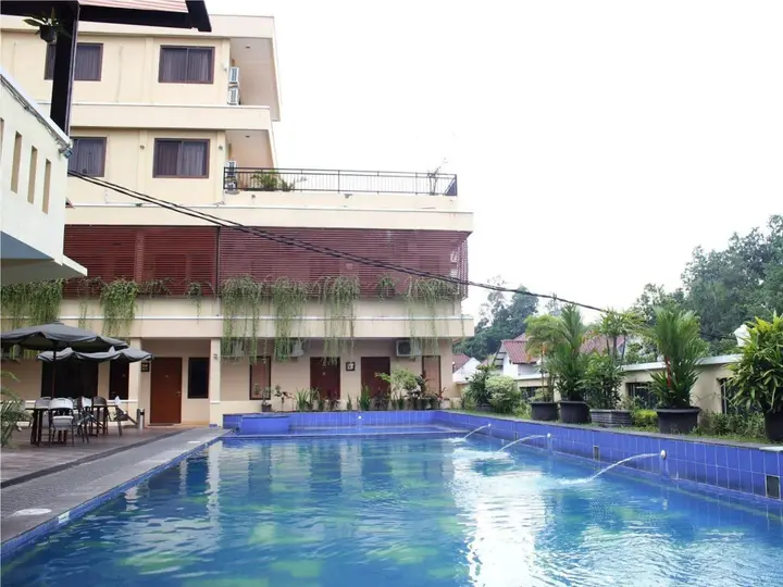 Депок: Front One Resort Yogyakarta