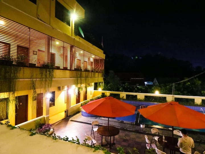 Депок: Front One Resort Yogyakarta