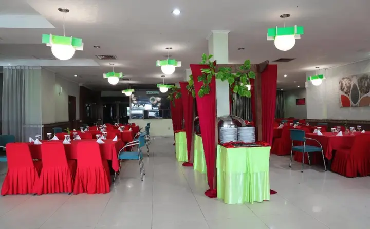 Пеканбару: OYO 742 Mona Plaza Hotel