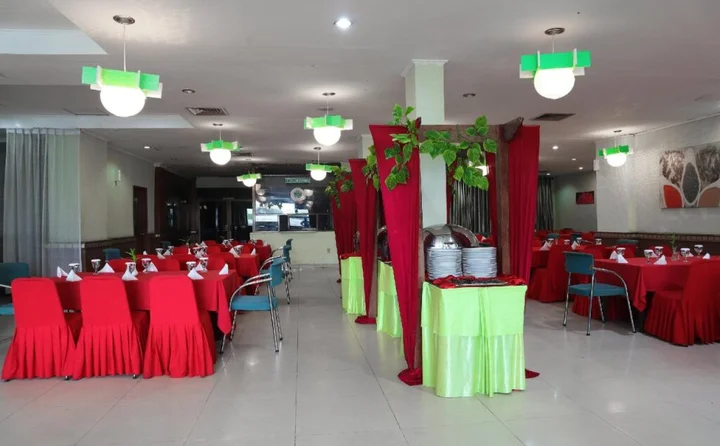 Пеканбару: OYO 742 Mona Plaza Hotel