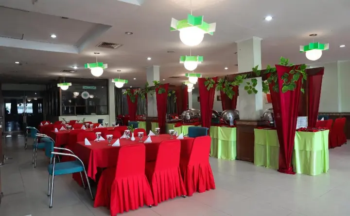 Пеканбару: OYO 742 Mona Plaza Hotel