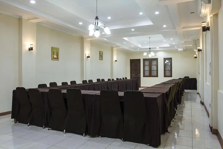 Бандунг: Lotus Hotel, Cafe & Meeting Place