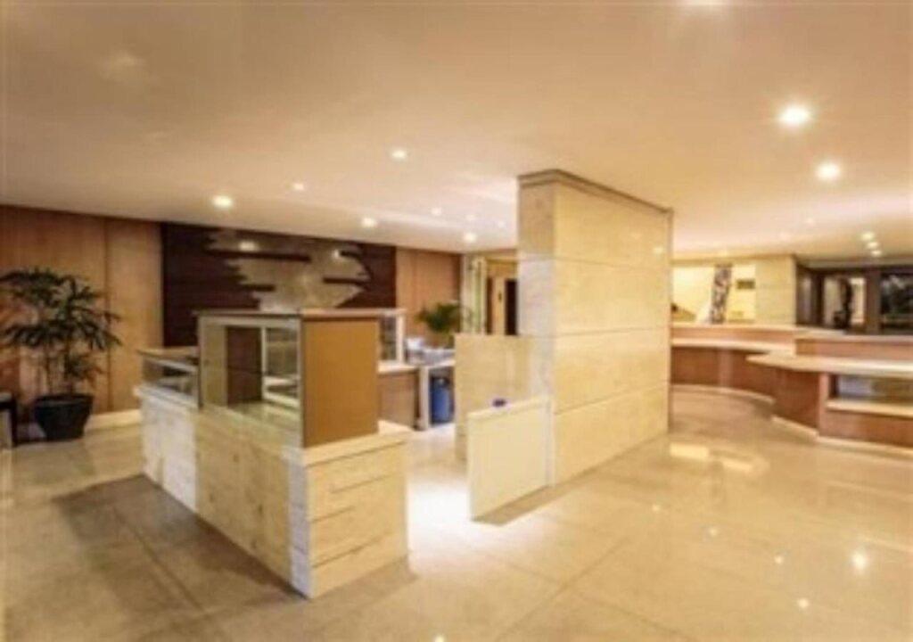 Тулунгагунг: Crown Victoria Hotel Tulungagung