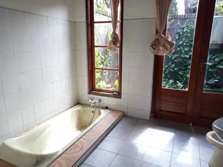 Батурити: Enjung Beji Resort