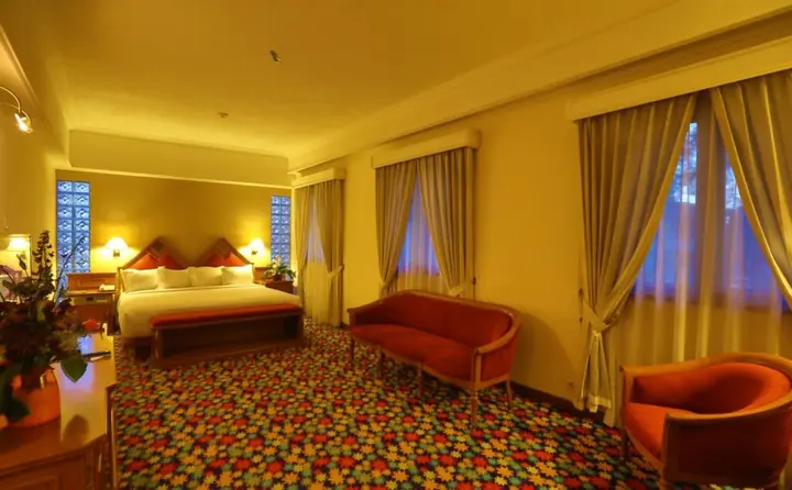 Букиттинги: Royal Denai Hotel