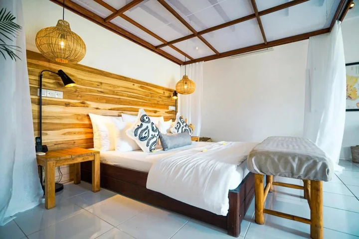 Гили Траванган: Pondok Santi Estate