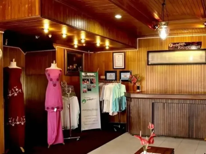 Букиттинги: Hotel Ambun Suri