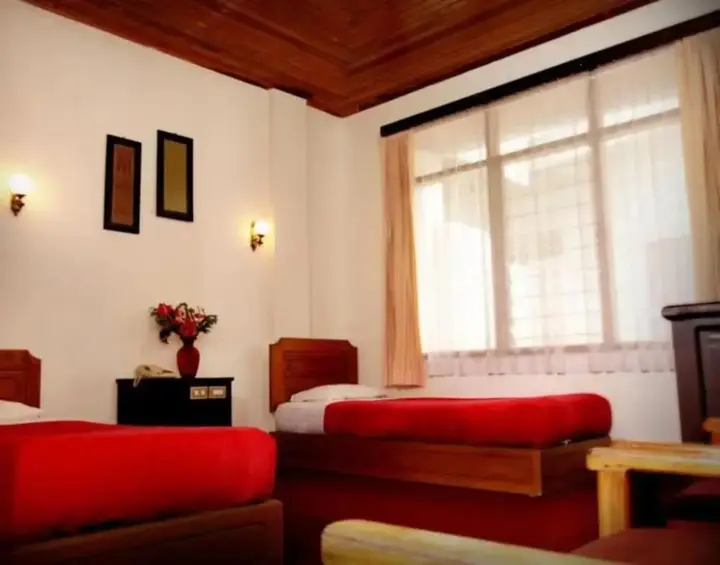 Букиттинги: Hotel Ambun Suri