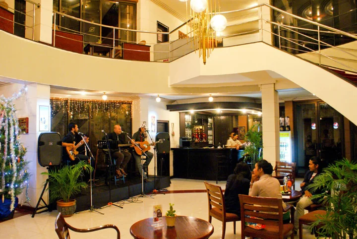 Бату: Purnama Hotel