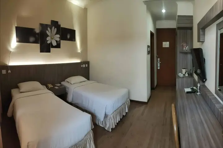 Бату: Purnama Hotel
