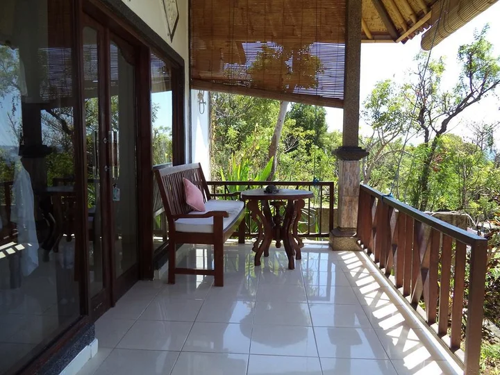 Бунутан: Warung Ary & Home Stay
