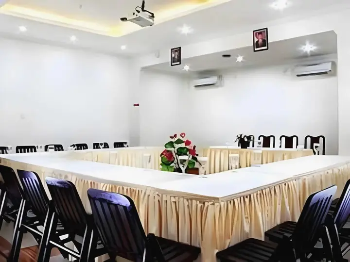 Паданг: Mervit Hotel