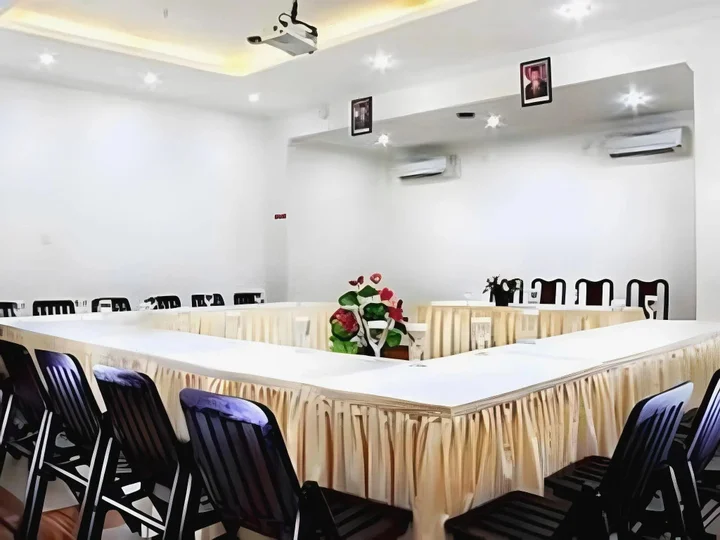 Паданг: Mervit Hotel