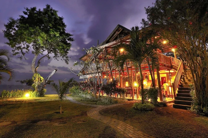 Сенджиги: Sunsethouse Lombok