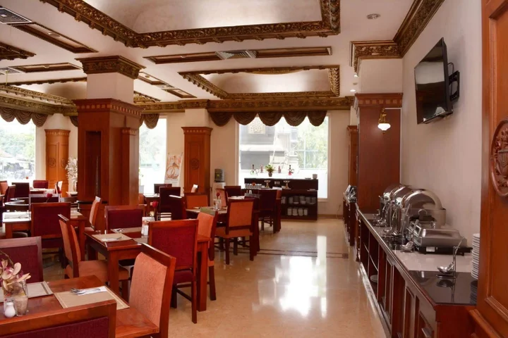 Сурабая: Quds Royal Hotel
