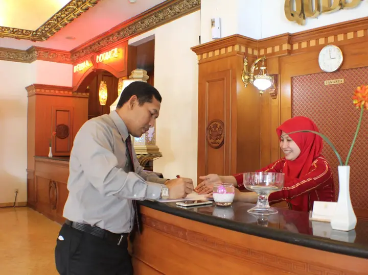 Сурабая: Quds Royal Hotel