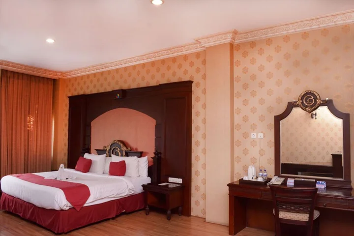Сурабая: Quds Royal Hotel