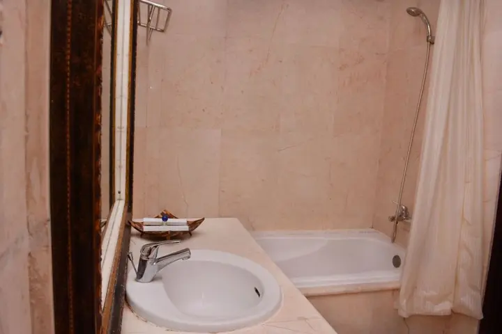 Сурабая: Quds Royal Hotel