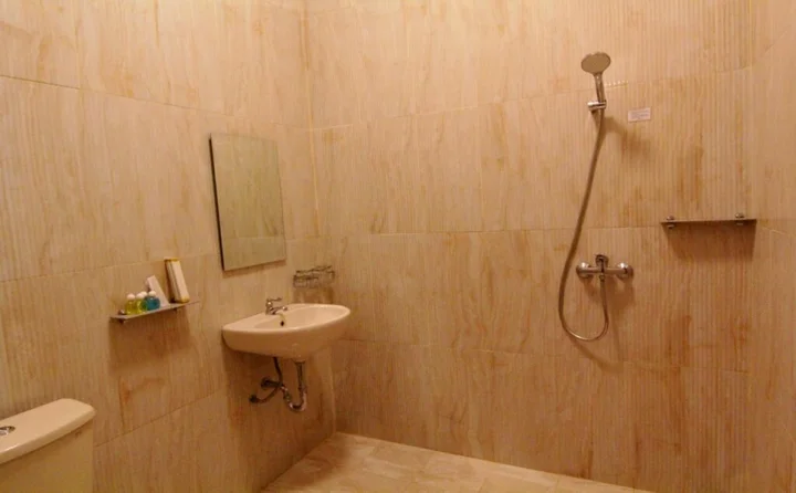 Бату: Hotel Gradia 1
