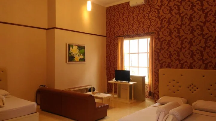 Бату: Hotel Gradia 1