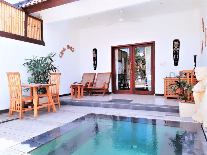 Гили Траванган: The Beach House Resort