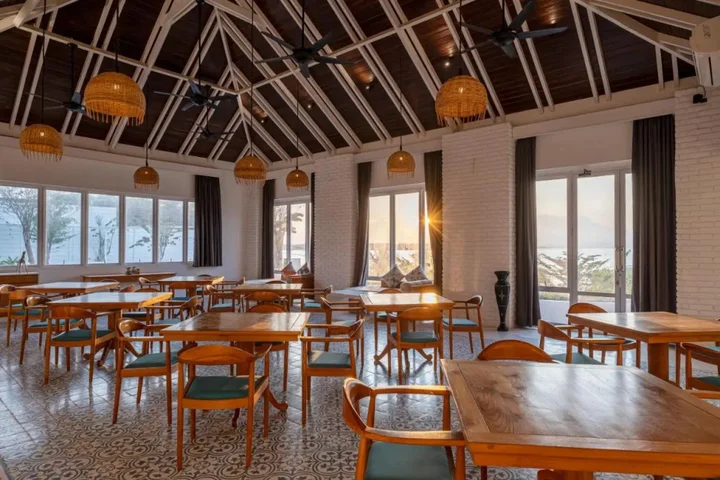 Гили Траванган: The Beach House Resort