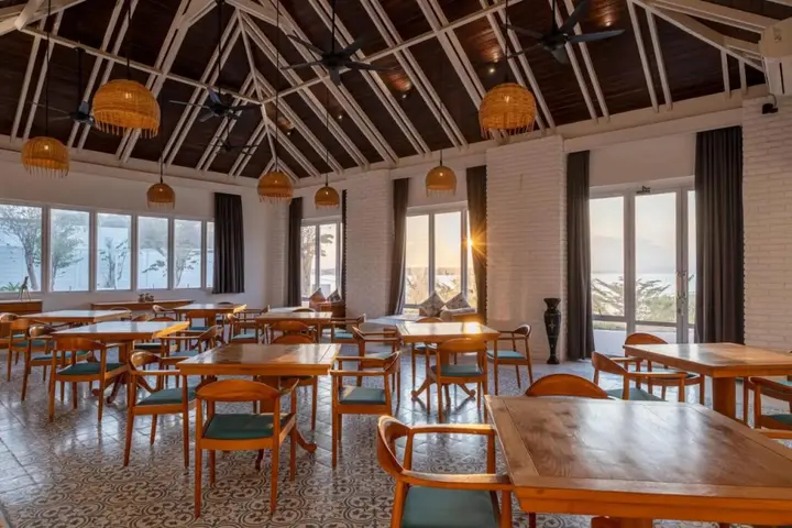 Гили Траванган: The Beach House Resort
