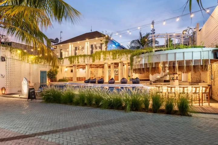 Гили Траванган: The Beach House Resort