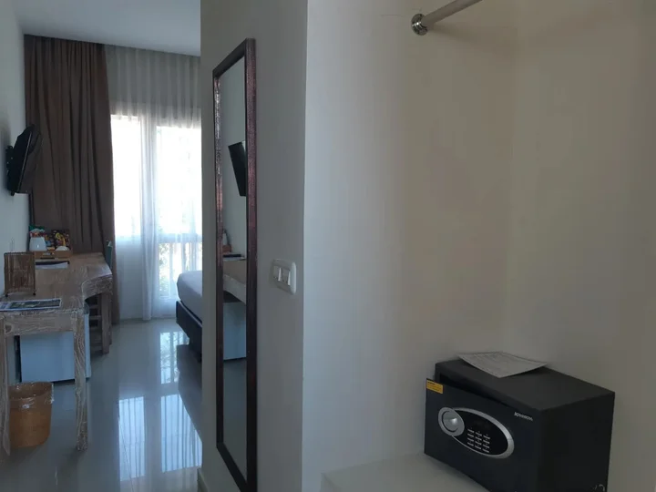 Гили Траванган: The Beach House Resort