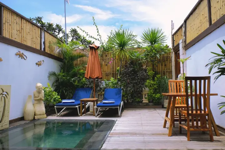 Гили Траванган: The Beach House Resort