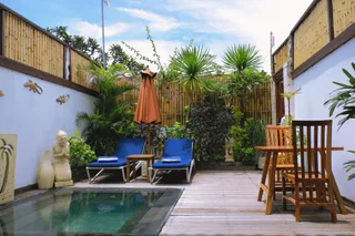 Гили Траванган: The Beach House Resort