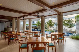 Гили Траванган: The Beach House Resort