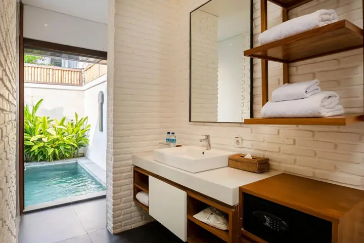 Гили Траванган: The Beach House Resort