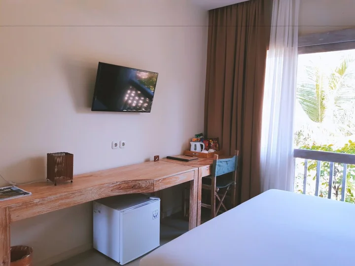 Гили Траванган: The Beach House Resort
