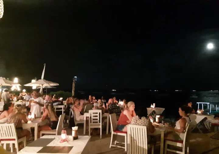 Гили Траванган: The Beach House Resort