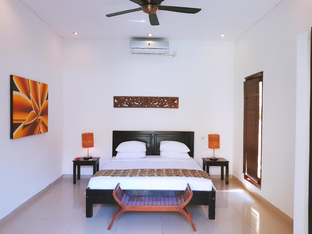 Гили Траванган: The Beach House Resort