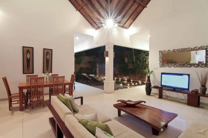 Гили Траванган: The Beach House Resort