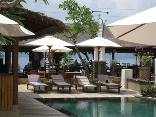 Гили Траванган: The Beach House Resort