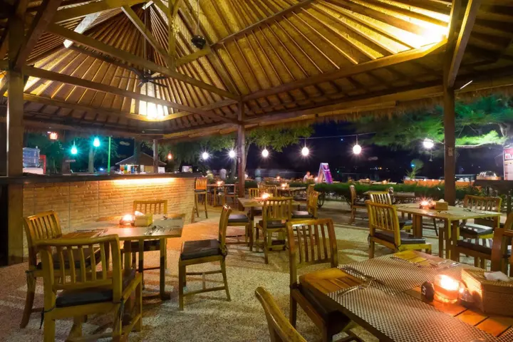 Гили Аир: Royal Regantris Villa Karang