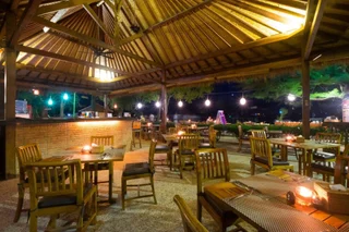 Гили Аир: Royal Regantris Villa Karang
