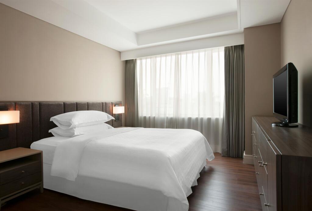 Сурабая: Sheraton Surabaya Hotel and Towers
