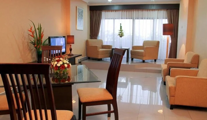 Медан: Hotel Danau Toba International