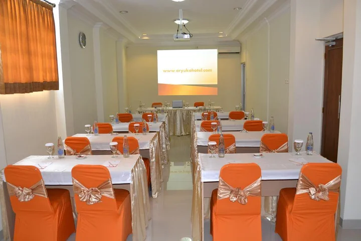Депок: Hotel Aryuka