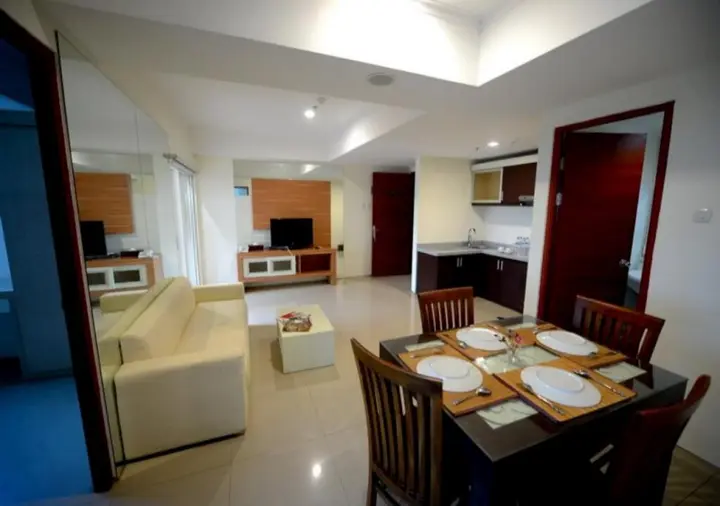 Сурабая: High Point Serviced Apartment